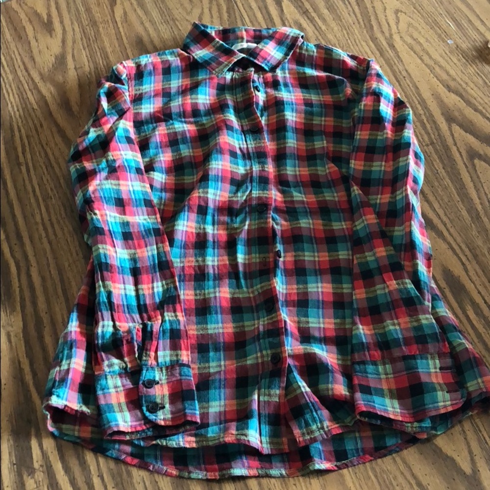 Light weight plaid button up